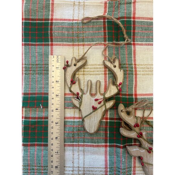 Rustic Wood Reindeer Head Christmas Ornament Red Pip Berry Garland Twine Natural - Picture 3 of 3